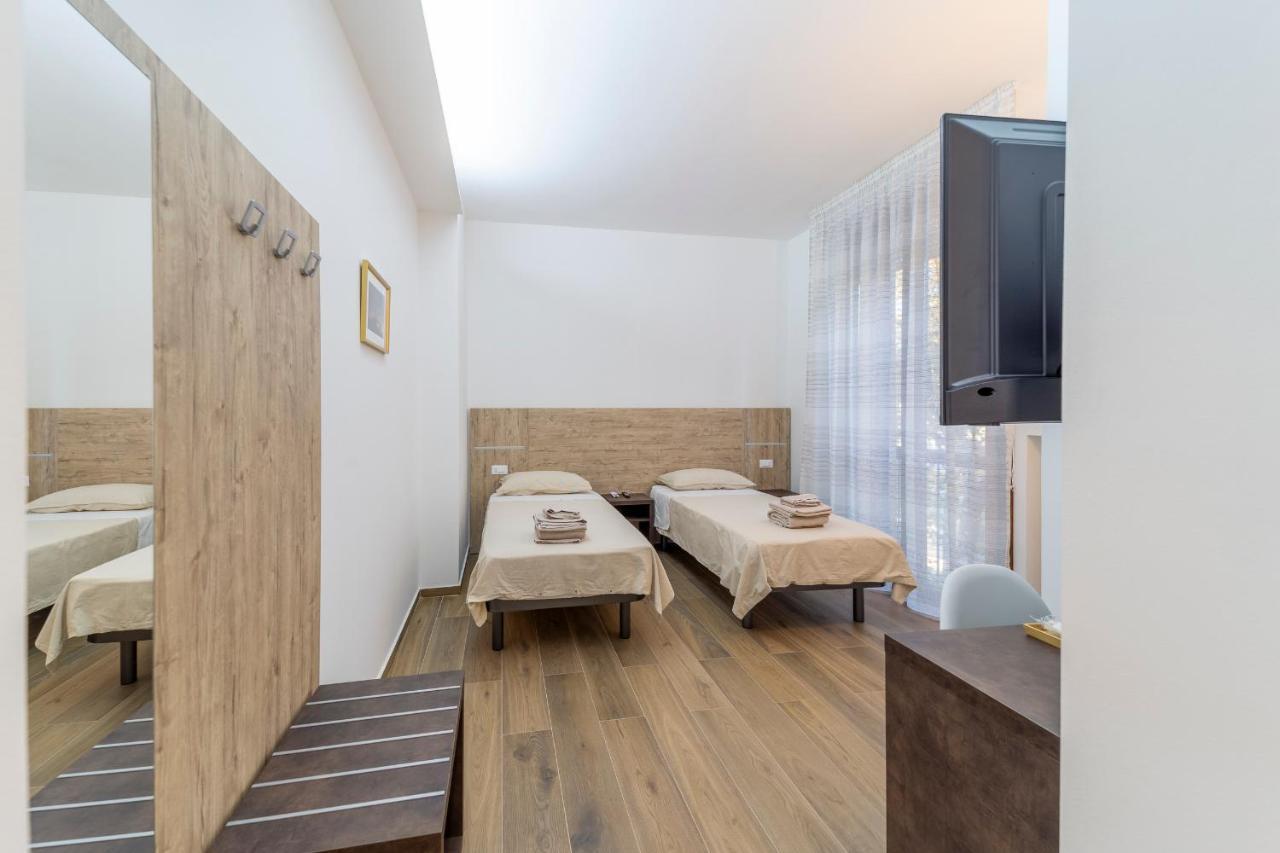 Mentana Rooms Parma Esterno foto